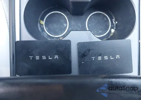 2021 Tesla Model 3 Long Range Dual Motor All-Wheel Drive z USA, uszkodzony, nr VIN 5YJ3E1EB4MF054990